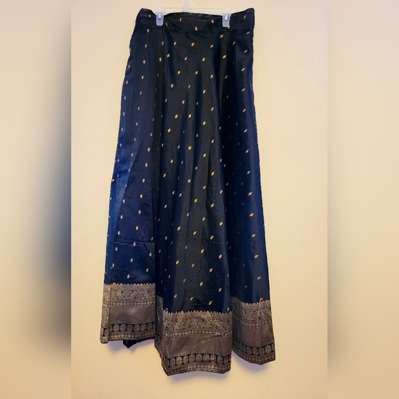 Elegant Black Skirt - Picture 1 of 8